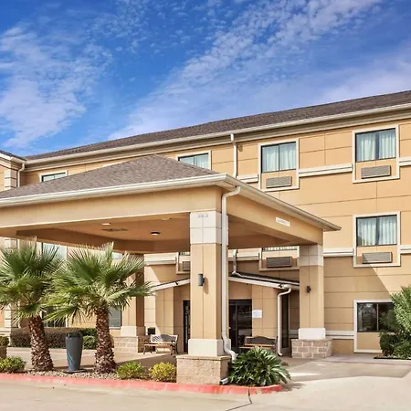 Baymont By Wyndham Tyler Hotel